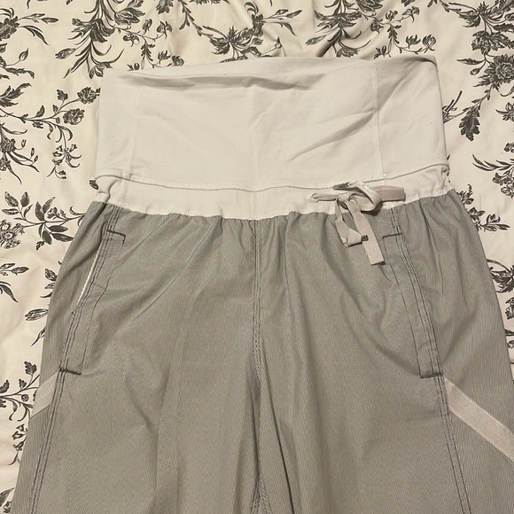 Lululemon Harem/Crop/Jogger Style Pant - Picture 3 of 4